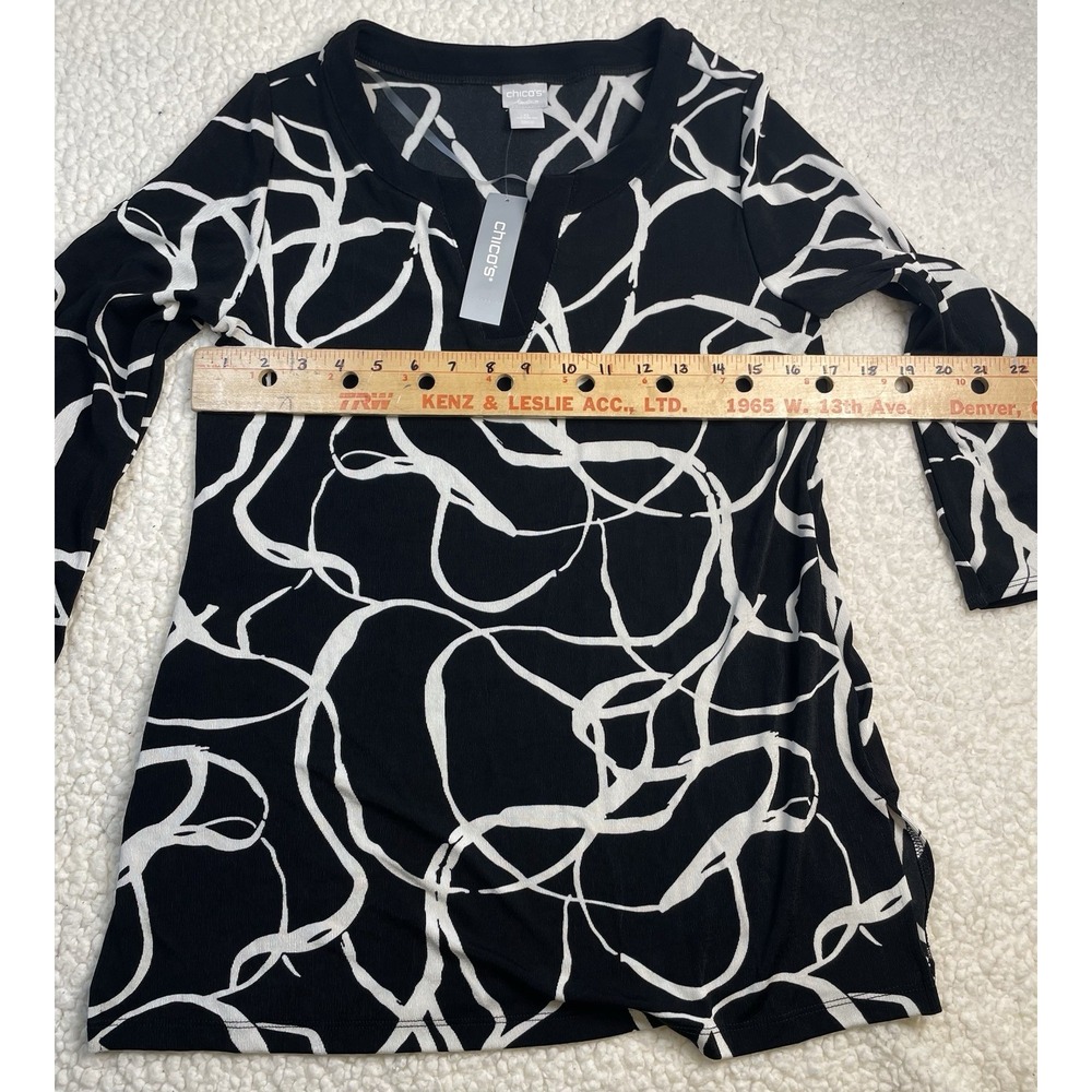 Women's Chicos New With Tags Black And White Top Travelers Split Neck Top 0 - Picture 3 of 8